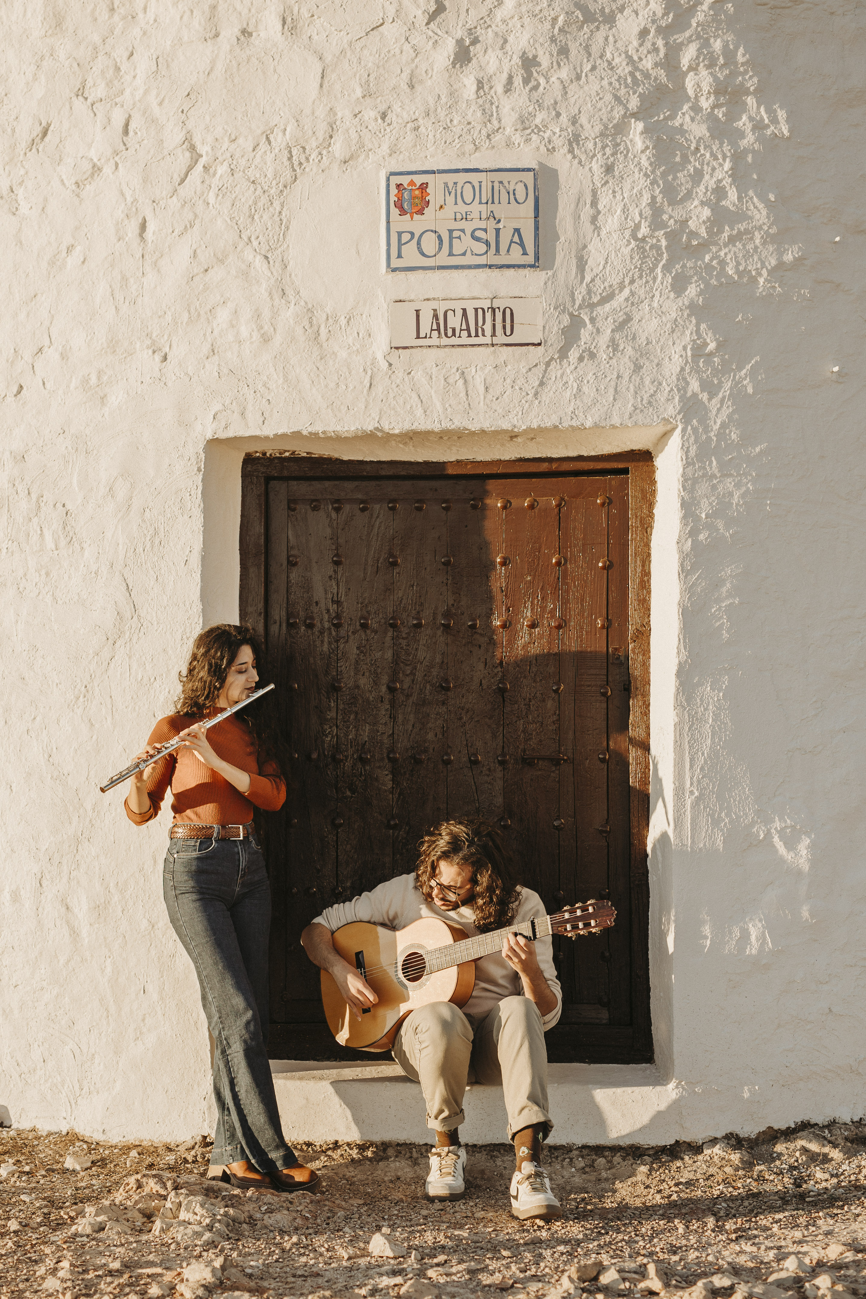 Pilar tocando el clarinete
